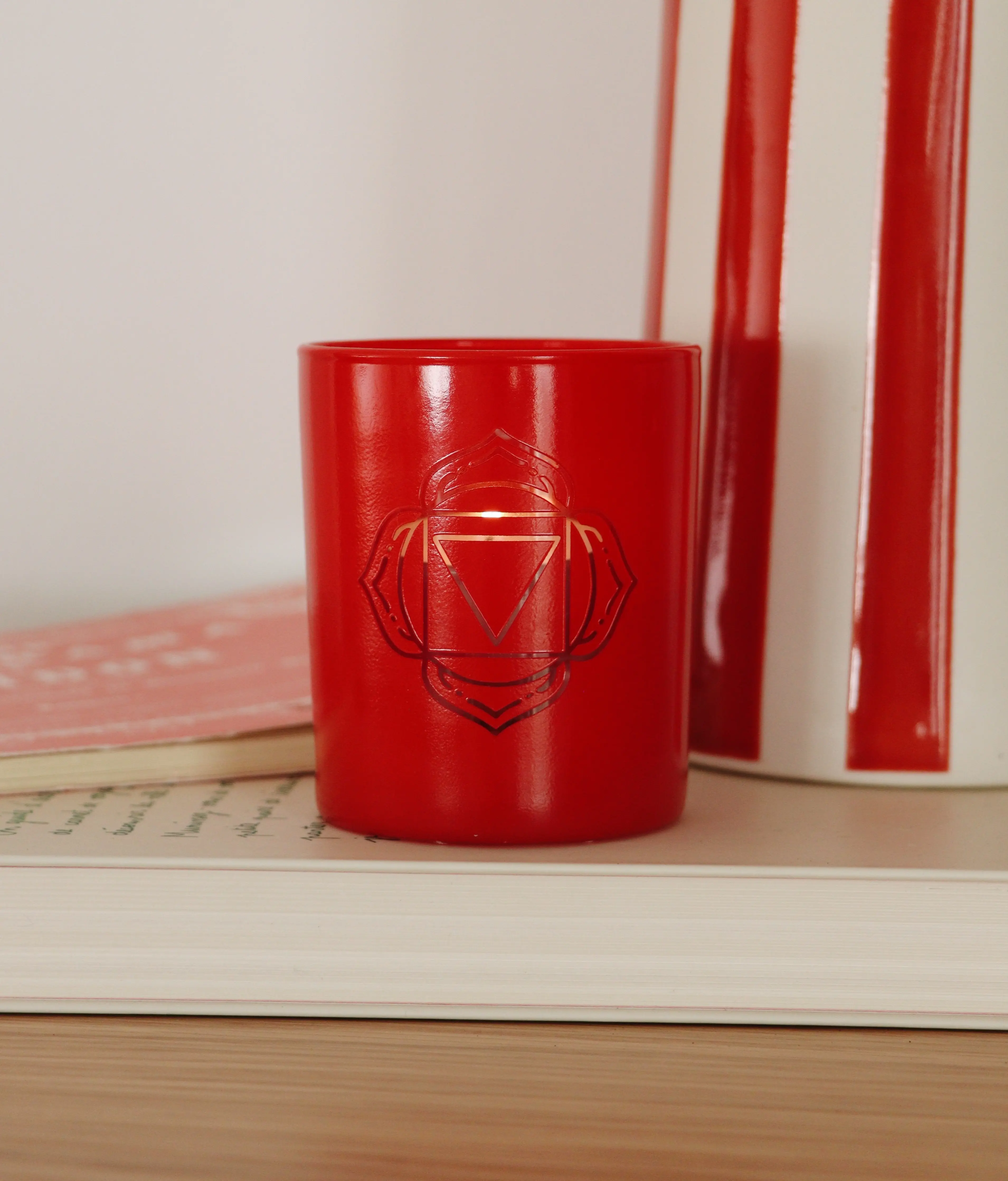 Kokulu Mumlarda Esansiyel Yağlar mı, Parfüm Yağları mı Tercih Edilmeli?